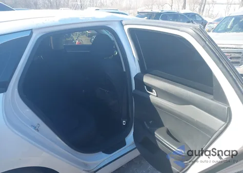 2022 Kia K5 Lxs z USA, uszkodzony, nr VIN 5XXG14J28NG112019